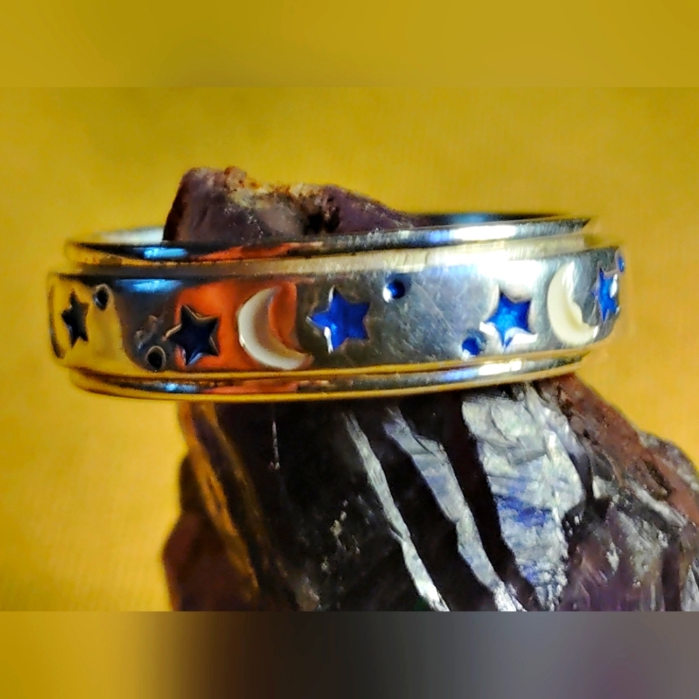 🌟STARS AND HALF MOON, STERLING SILVER. SPINNER RING. SIZE 6